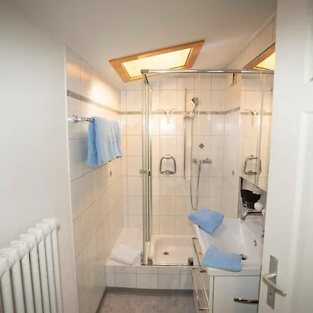 Hartenfels 3 스쿠올